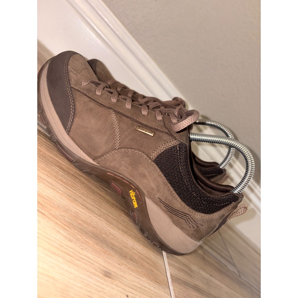 Dansko Women's Size 40 W Brown Waterproof Vibram Soles Walking Hiking Sneaker